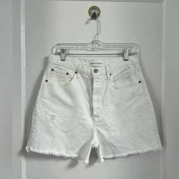 Aritzia Pants - Aritzia Denim Forum
The Yoko Mid Thigh Short in 
A Little Wht Lie Dstr Size 29